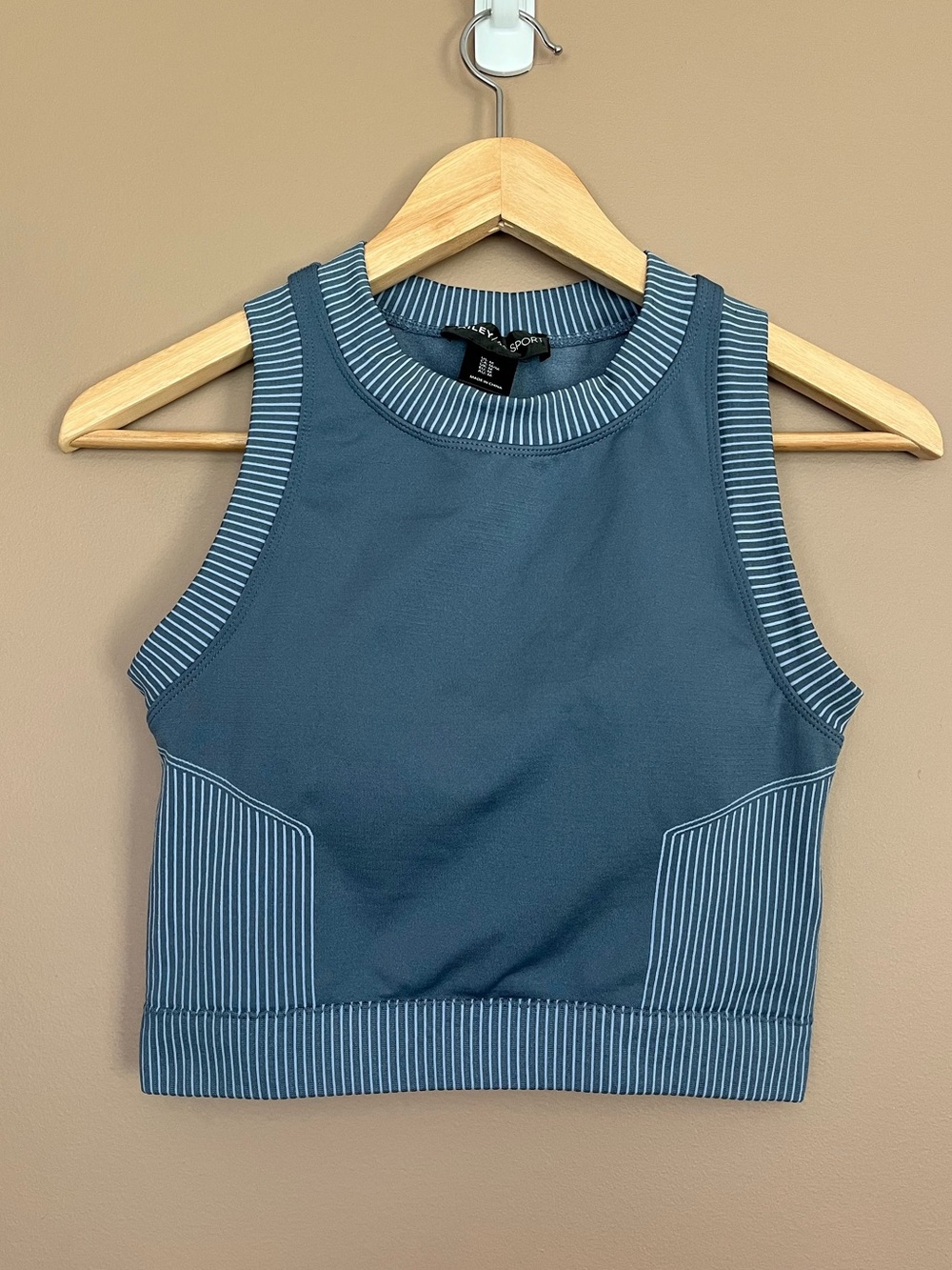 {Bailey 44 Sport} Cropped Activewear Tank in Blue - Womens Medium